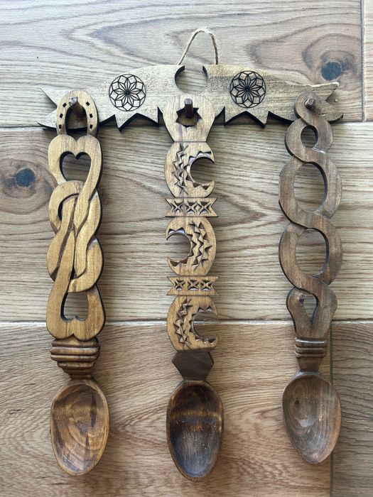 Linguri sculptate traditionale/rustice