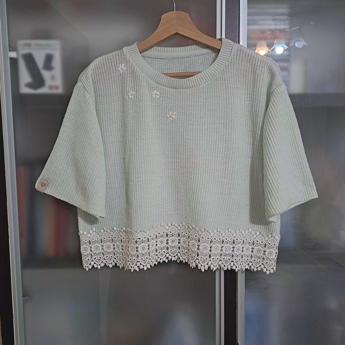 Top, pulover pana in talie
Brodat manual
De la Topshop
Marime 38 scrie