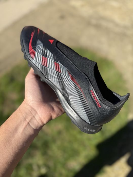 Vând Adidas Predator League Laceless pentru teren sintetic (TF).