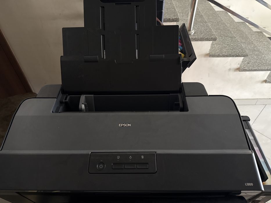 Epson L1300 A3 printer sotiladi Б/у