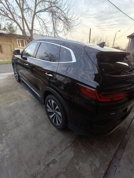 Машина гибрид BYD