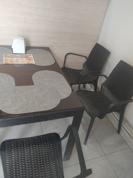 Fast foodga stol stul sotiladi