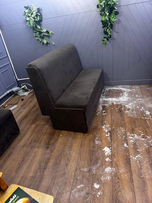 Продам оборудование для кофейни ВИТРИНА СТОЛЫ ДИВАНЫ