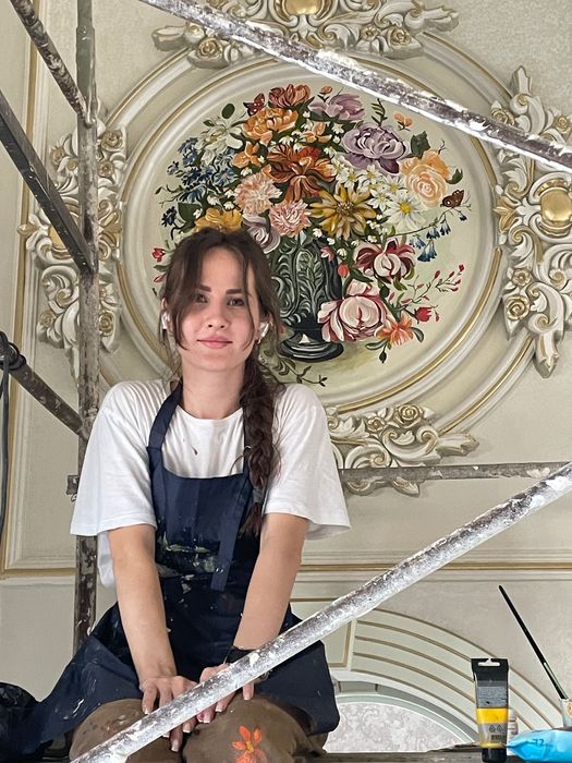 Роспись стен. Художник