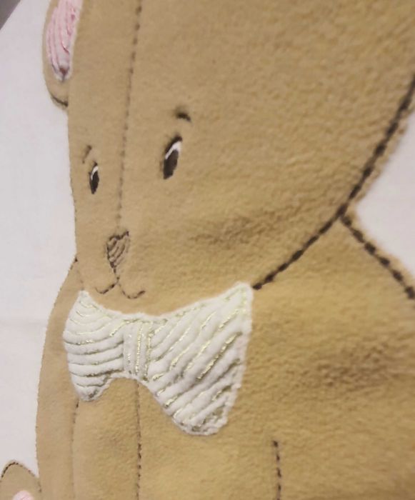 Patura pentru bebe (pufoasa, alba, cu broderie ursulet)