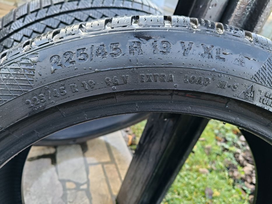 Set 4 anvelope iarna Continental 225/45/19 XL cu protectie janta
2 x C