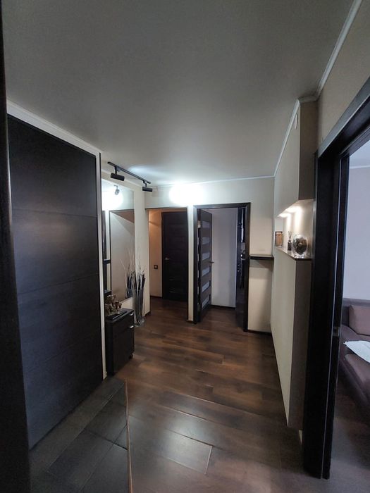 Продам 3 комн квартиру район Достык Молл