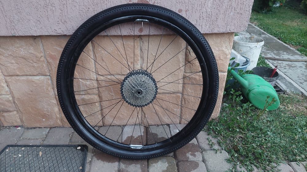 Roata spate 28-29"cu ax 12mm×142 mm butuc pe rulmenti