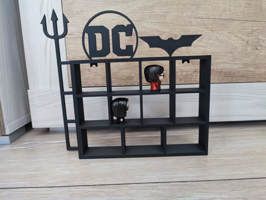 Стойка DC за фигурките от Kinder joy