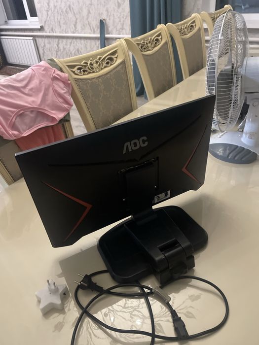 Монитор AOC с дифектом матрицы,играть вполне можно