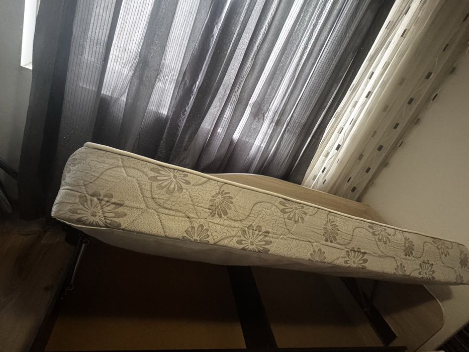 Легло с матрак.