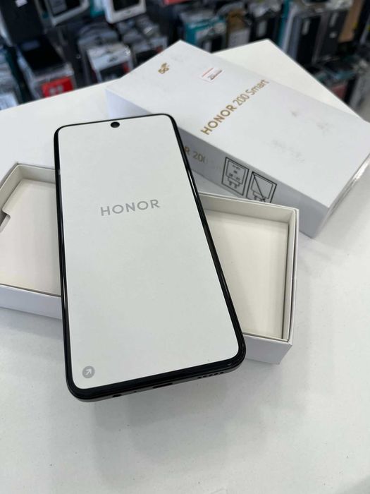 Чисто нов Honor 200 Smart 256 GB/4 GB Midnight Black + гаранция