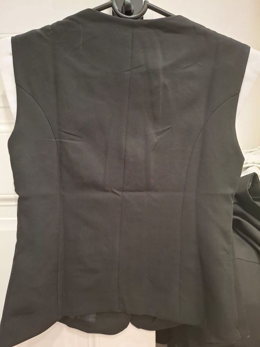 Жилетка черного цвета