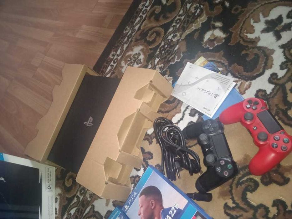 Приставки-Sony-PlayStation-4 PRO-1ТБ в отличном рабочем состоянии: