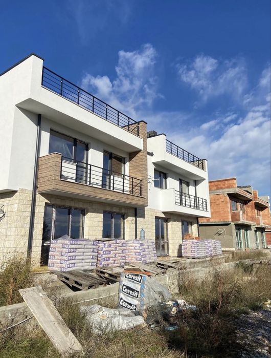 Алуминиеви и стъклени парапети