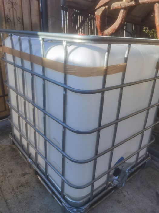 Vând bazin/cub 1000litri curat