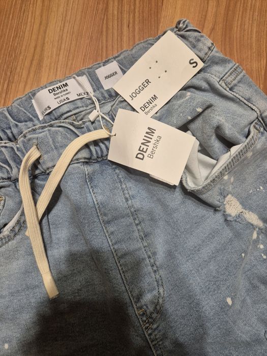 Чисто нови дънки Bershka -M размер