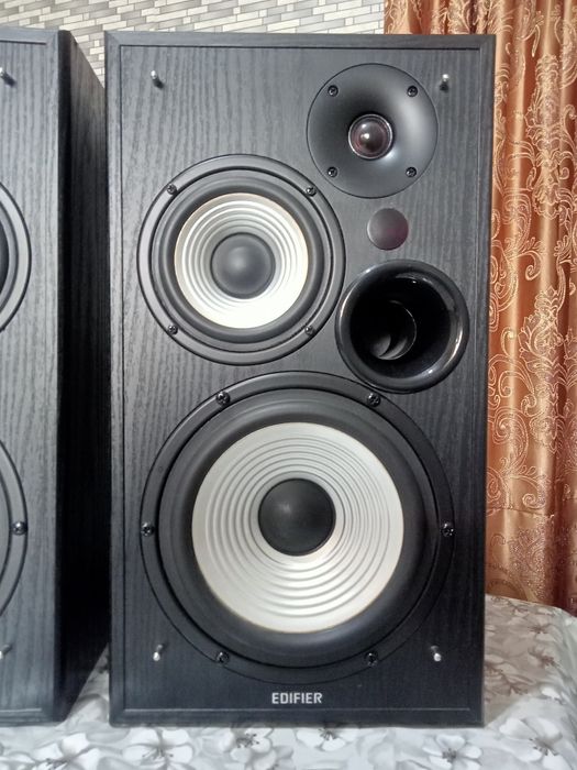 Продам EDIFIER R2750DB в хорошем состоянии.