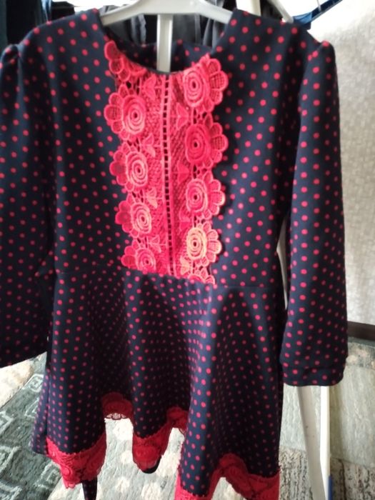 Продам б/у Детские платья