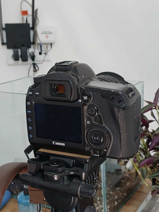 Canon EOS 5D Mark IV Sotiladi