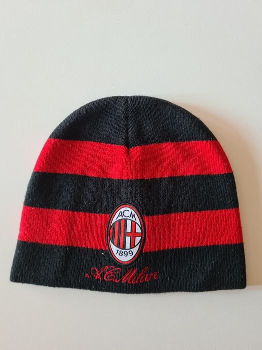 Тениска adidas, шорти, долнище Puma, зимна шапка на AC Milan Милан