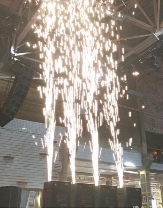 Тяжелый дым,холодные фонтаны,спаркуляры