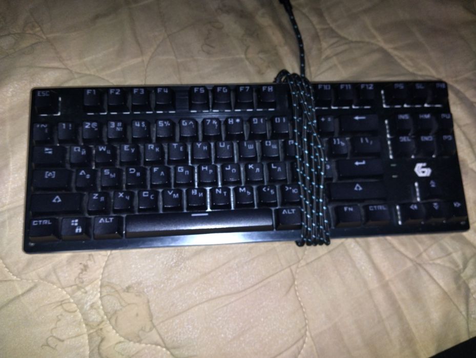 Продам клавиатуру