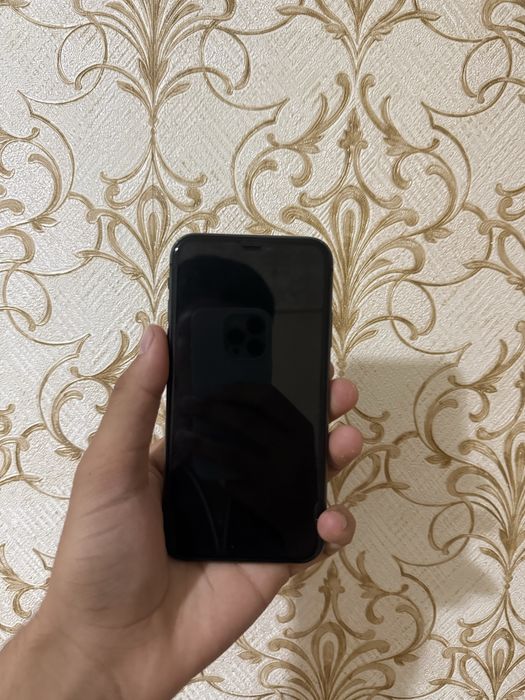 iphone 11.   64gb.