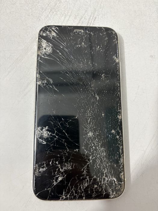 Vand iphone 11 pentru piese