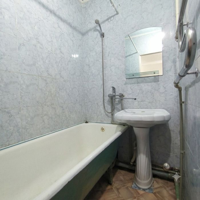 Продам 2 ком квартиру в центре