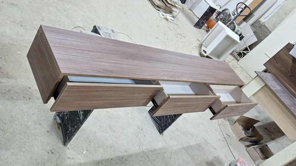 Навесная тумба под телевизор