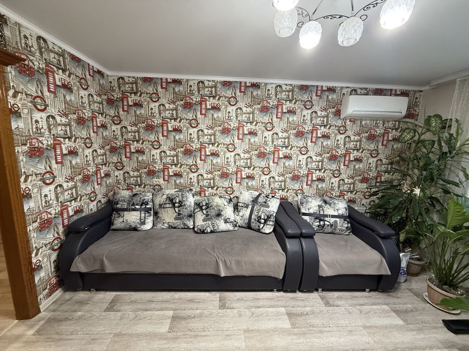 Продам диван с креслом. ТОРГ. Самовывоз.