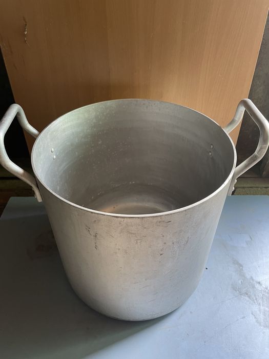 Продам кастрюлю .