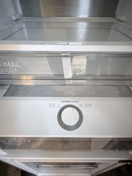 Vand combina frigorifica Samsung RB38A7B6AB1 387L