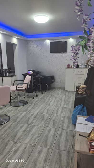 Post de cosmetica si coafor 1000 lei