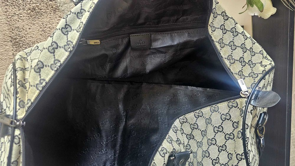 Сак Gucci,Made in Italy,Удобен за път и много стилен,Размери 50/30!!
