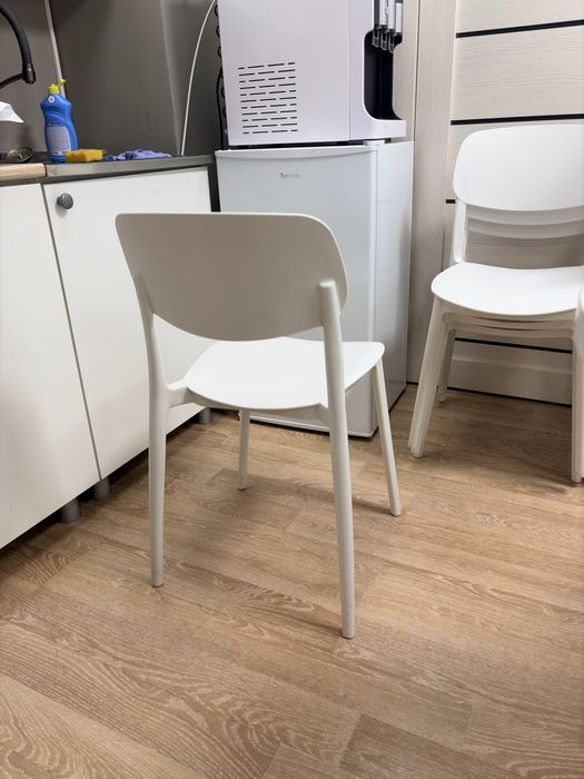 стульчик пластиковый