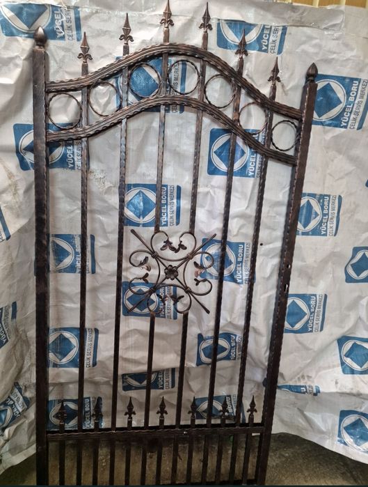 Porți și garduri din fier forjat