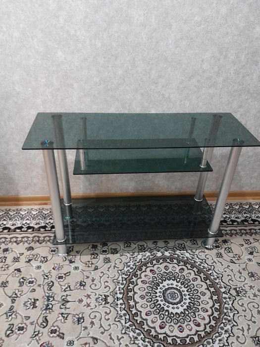 Продам стол под телевизор