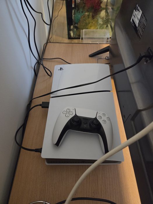 Vând playstation 5 slim/digital edition in garantie