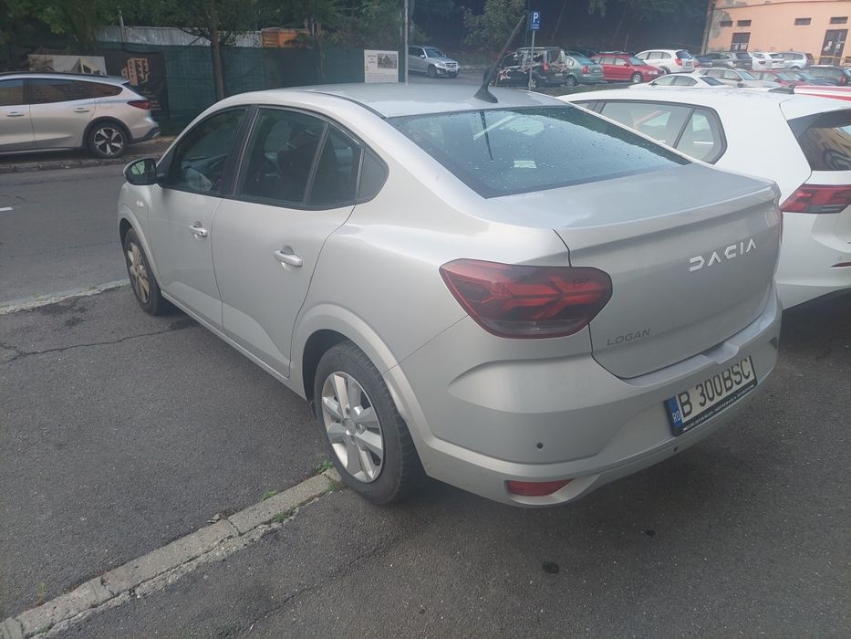 Vând Dacia Logan 2023