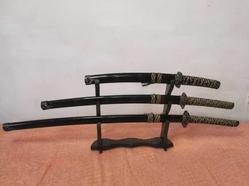 Panoplie set de 3 katane cu suport