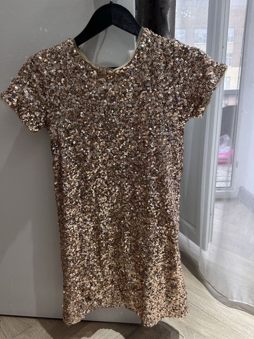 Продам платья на 6-7 лет