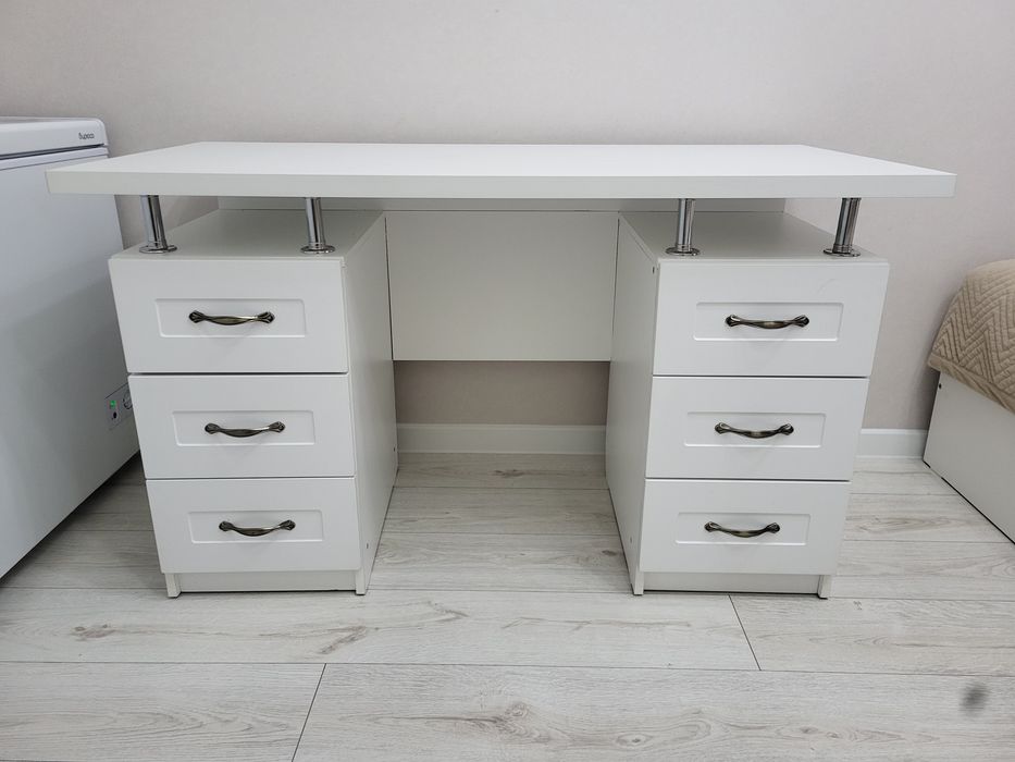 Стол письменный из МДФ