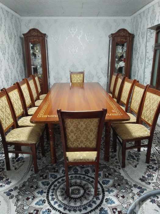 Stol stul va karandash mebil holati yaxshi