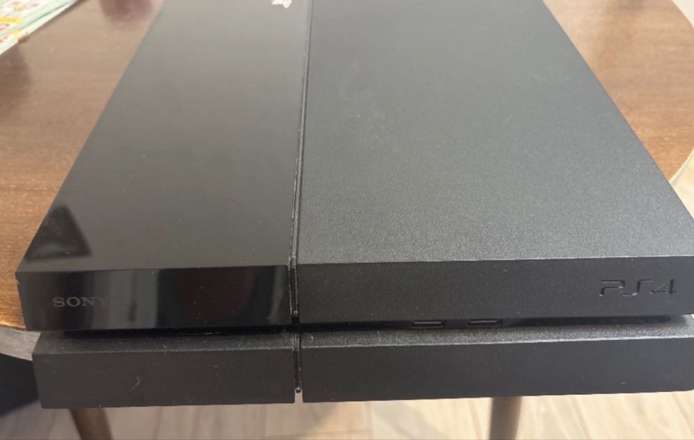 Продавам PS4 1TB