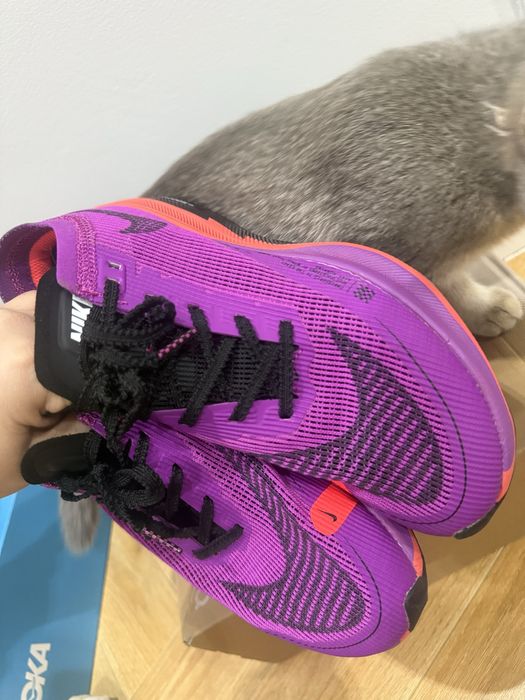 Продам беговые кроссовки Nike