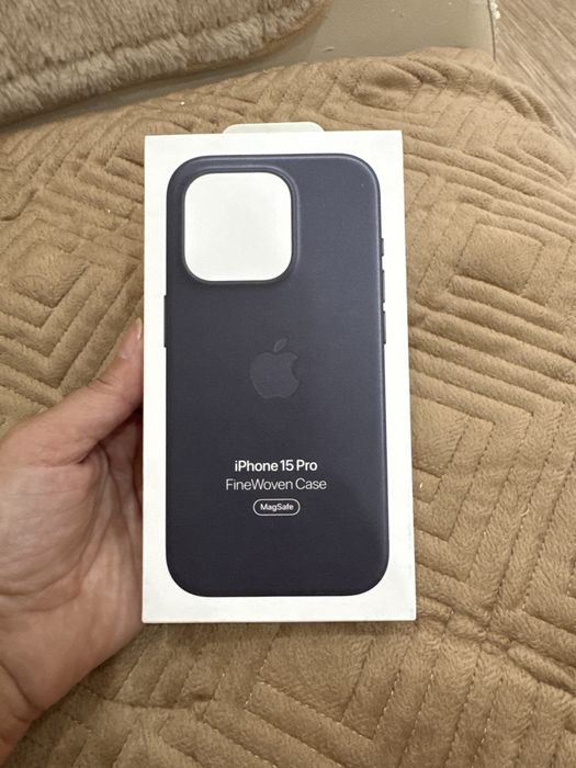 Продам чехол на айфон 15 pro, оригинальный