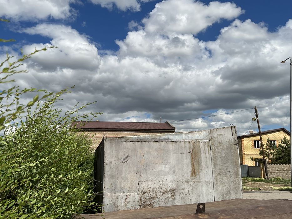 Железный гараж