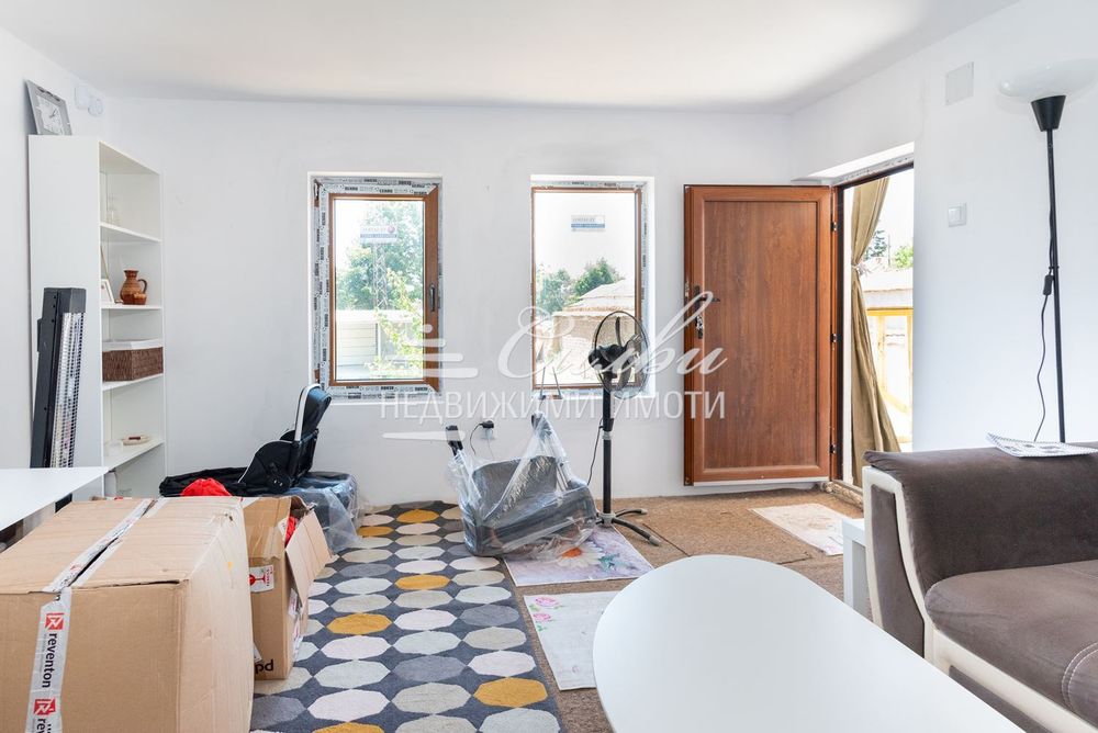 Самостоятелна къща - с.Ивански